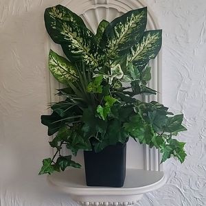 Artifical plant arrangement